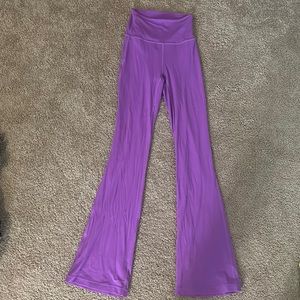 Lululemon Groove Super-High-Rise Flared Pant
Nulu in Moonlit Magenta